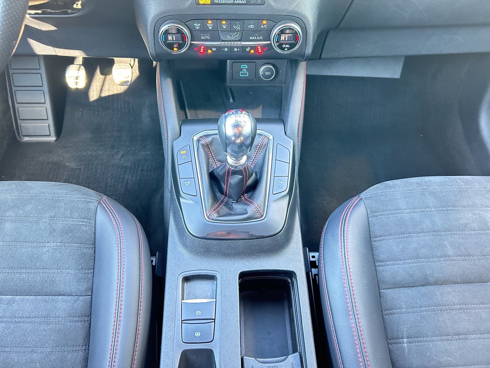 Fahrzeugabbildung Ford Kuga 1.5 EcoBoost ST-Line X/LED/SHZ/SNYC3-NAVI/