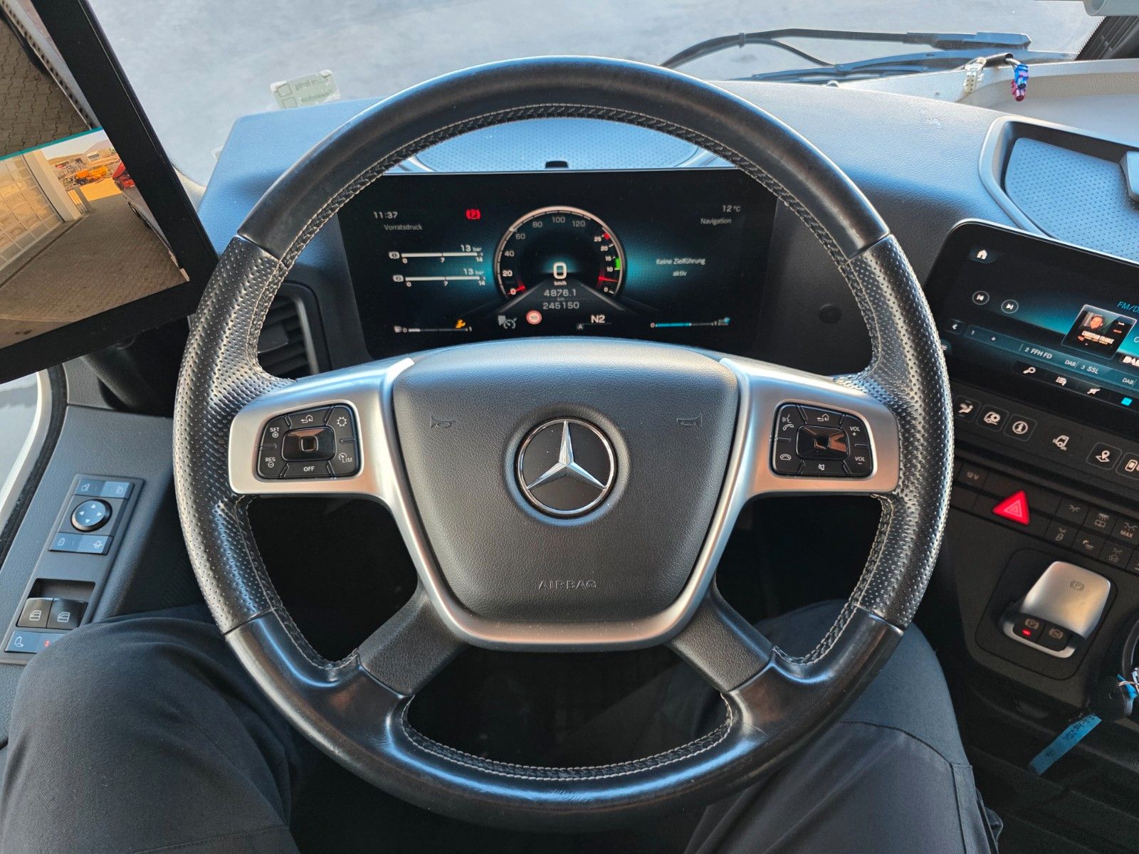 Fahrzeugabbildung Mercedes-Benz Actros 2551 L 6x2 Palfinger PK22002 Funk Solo