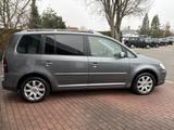 Volkswagen Touran 2.0 TDI Highline AHK  - Volkswagen Touran aus 2007: Highline