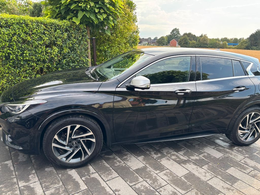 Image of Infiniti Q30