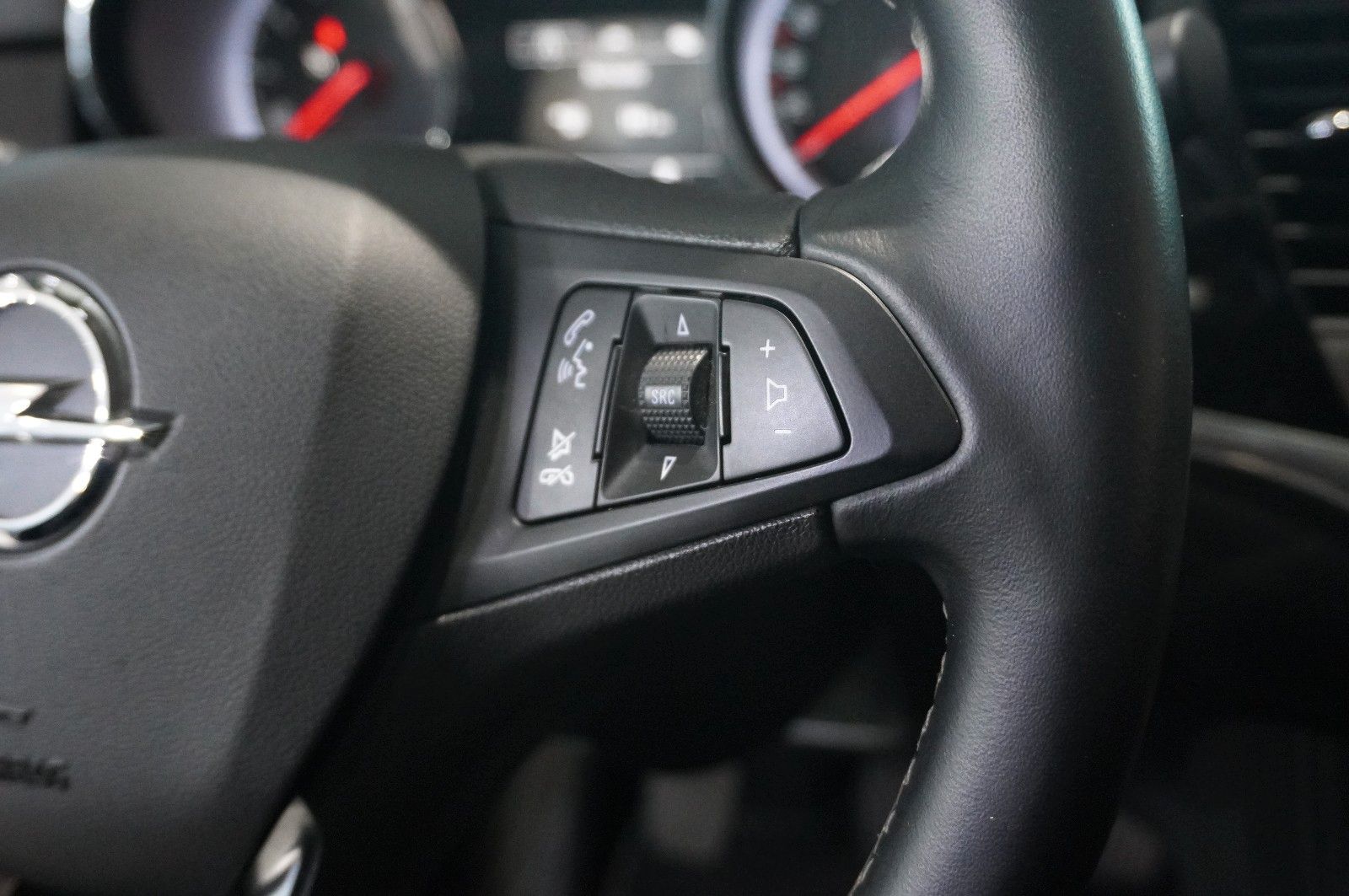 Fahrzeugabbildung Opel Astra K Lim. 1.4T INNOV. NAVI/LED/KAMERA/TEMP.