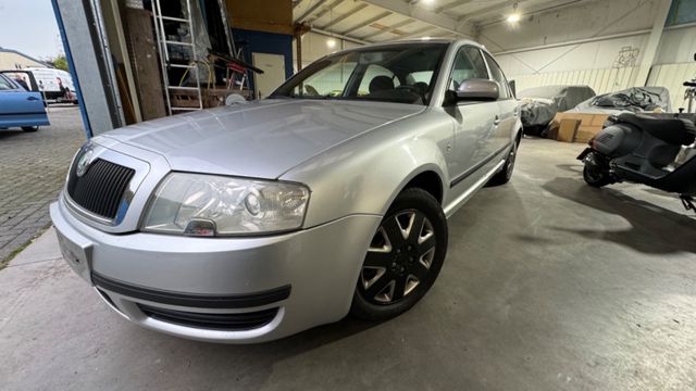 Skoda Superb 1,8TURBO Standheizung XENON SCHECKHEFT!FP