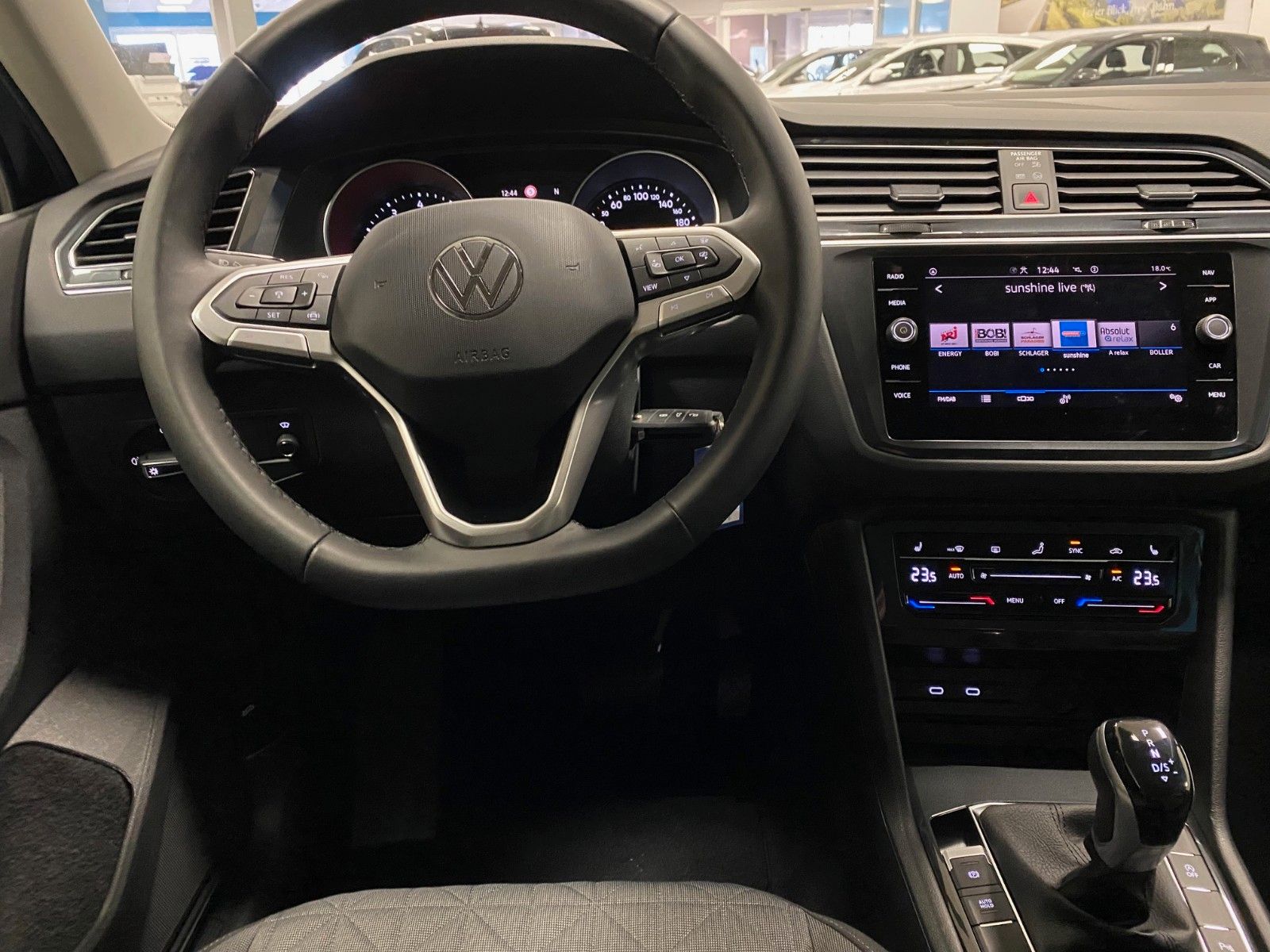 Fahrzeugabbildung Volkswagen Tiguan 1.5 TSI DSG+Head-up-Display+AHK schwenk.+