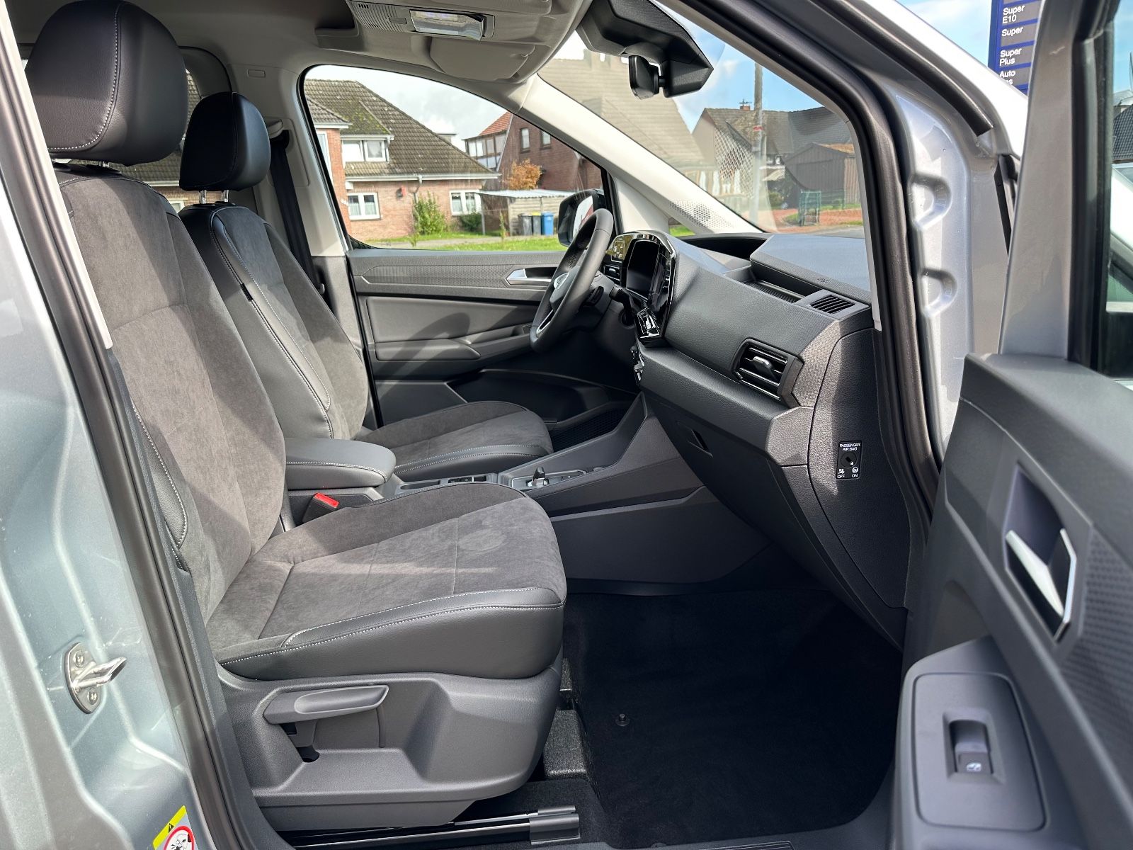 Fahrzeugabbildung Volkswagen Caddy Maxi 1.5 TSI Style DSG Navi/AHK/ACC/LED