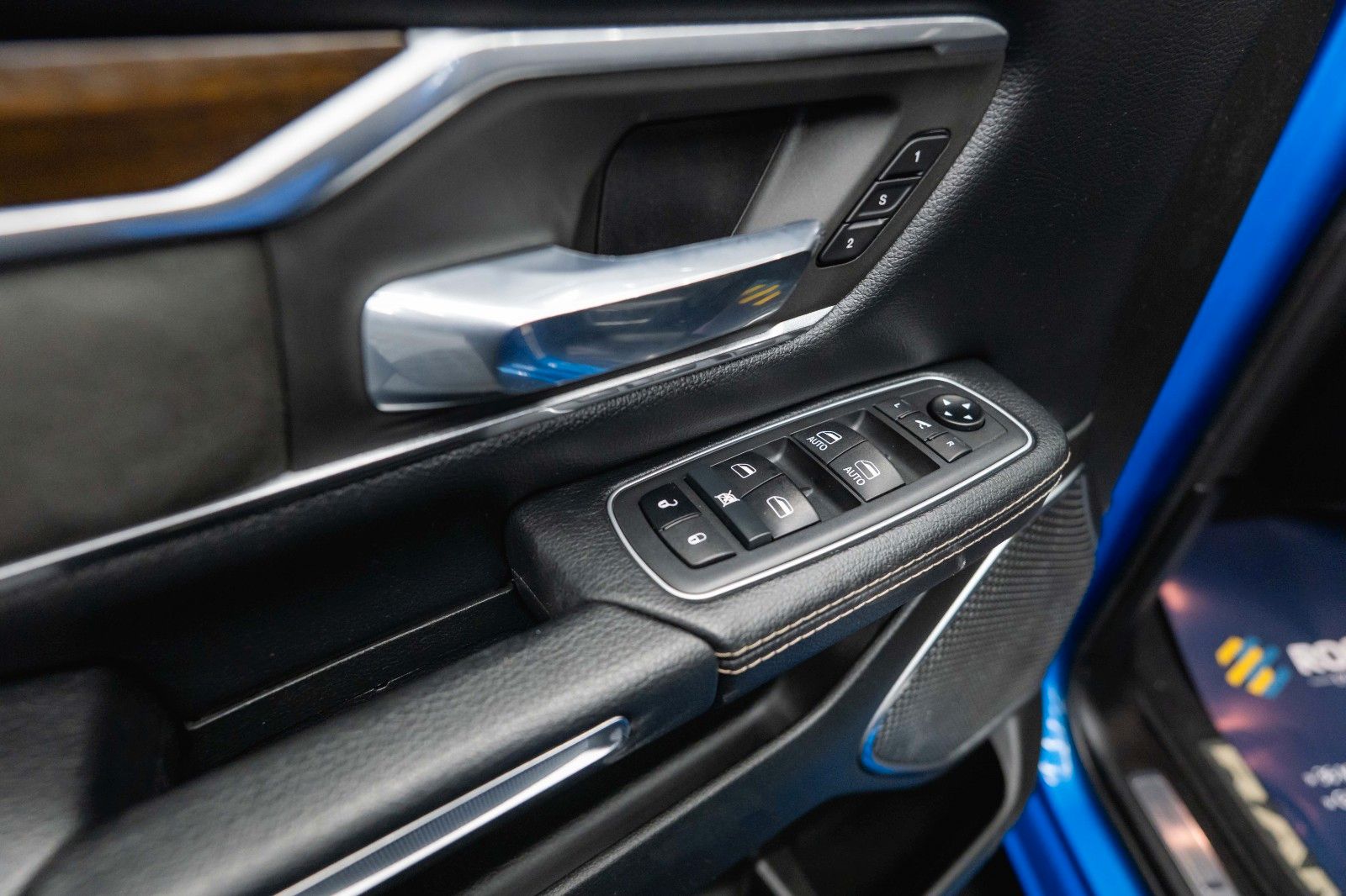 Fahrzeugabbildung Dodge RAM 5.7 V8 HEMI 4x4 LARAMIE Offroad Night LED