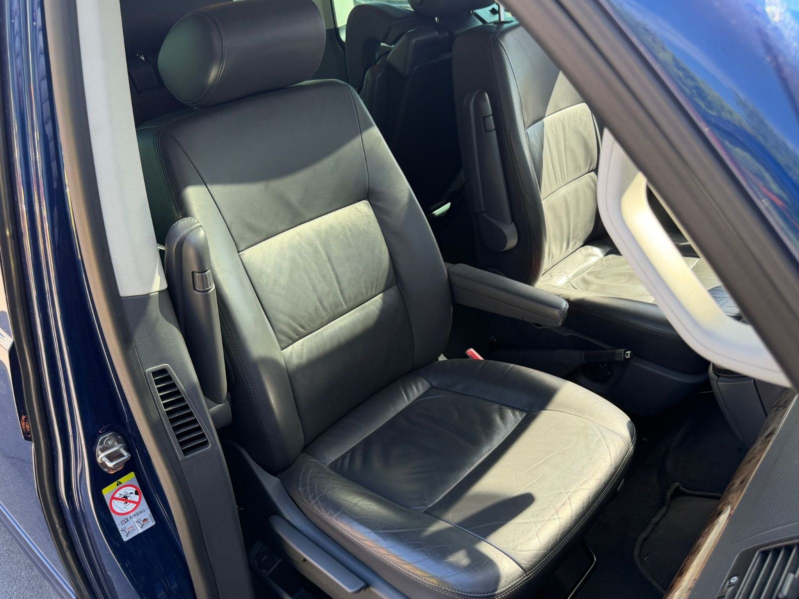 Fahrzeugabbildung Volkswagen T5 Multivan Highline Aut Leder Xenon Sthz PDC