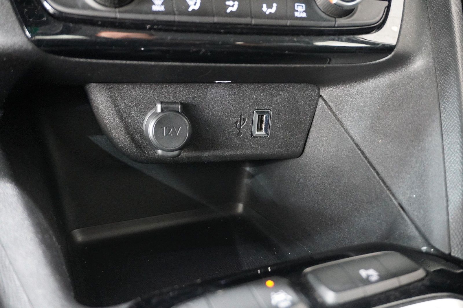Fahrzeugabbildung Opel Corsa F 1.2 ELEGANCE NAVI/LED/TEMP/PDC/KLIMA/USB
