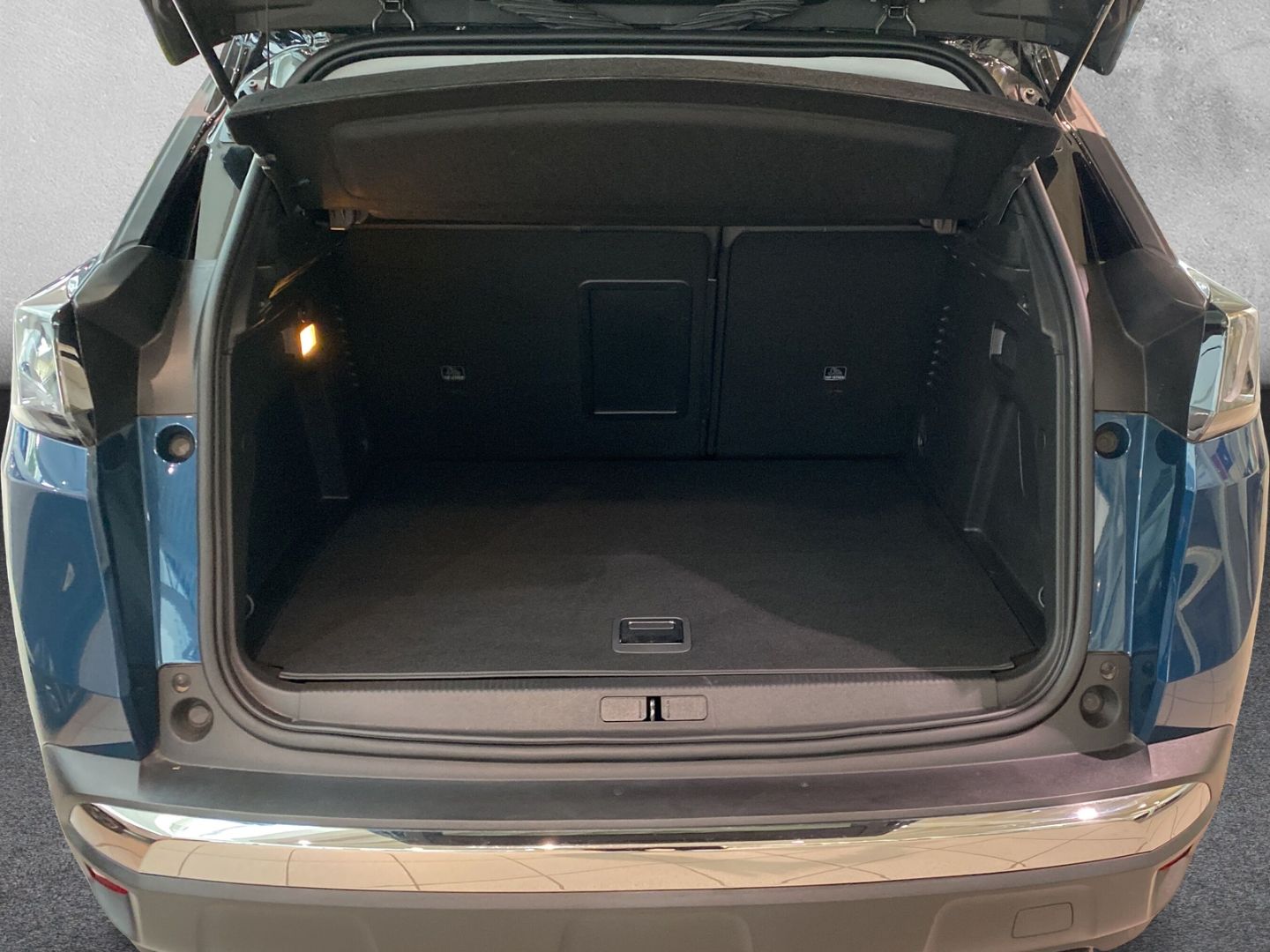 Fahrzeugabbildung Peugeot 3008 Hybrid 225 Roadtrip 1.6 Plug-In EU6d Navi d