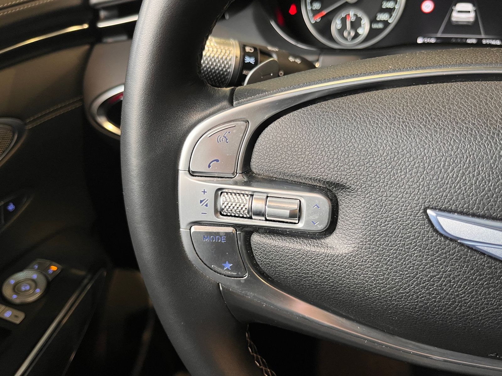 Fahrzeugabbildung Genesis GV70 Luxury KomfortP AWD PANO LEXICON