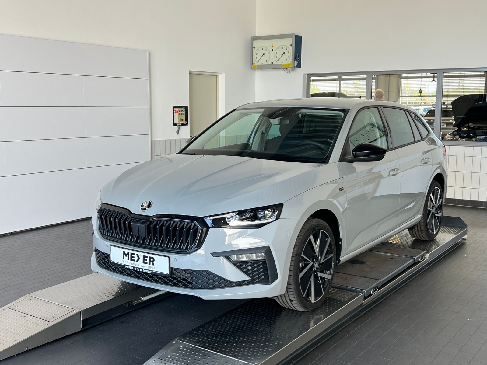Fahrzeugabbildung SKODA Scala Drive 1.0 TSI *Black Paket, Vorb. AHK, LED