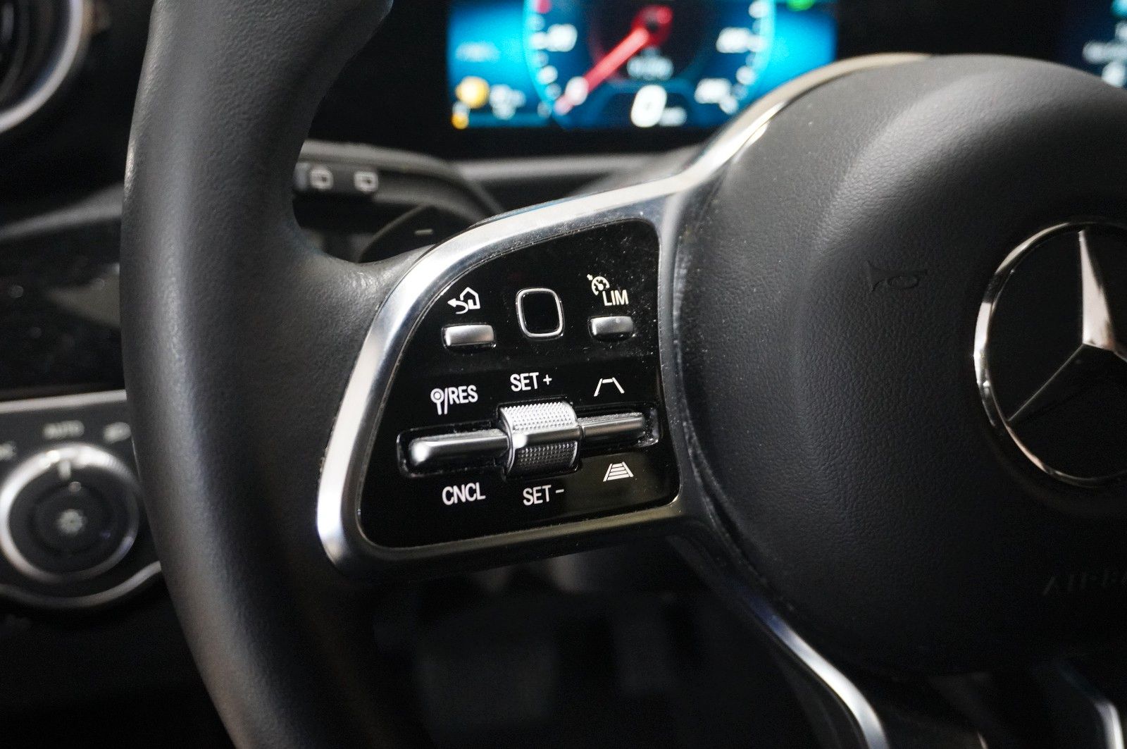 Fahrzeugabbildung Mercedes-Benz A 200 D PROGRESSIVE DCT NAVI/LED/KAMERA/SHZ/DAB+