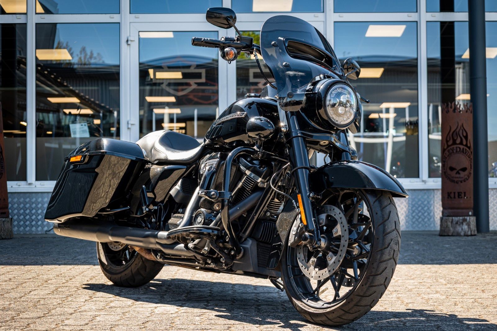 Fahrzeugabbildung Harley-Davidson ROAD KING SPECIAL 114 FLHRXS -Screamin Eagle