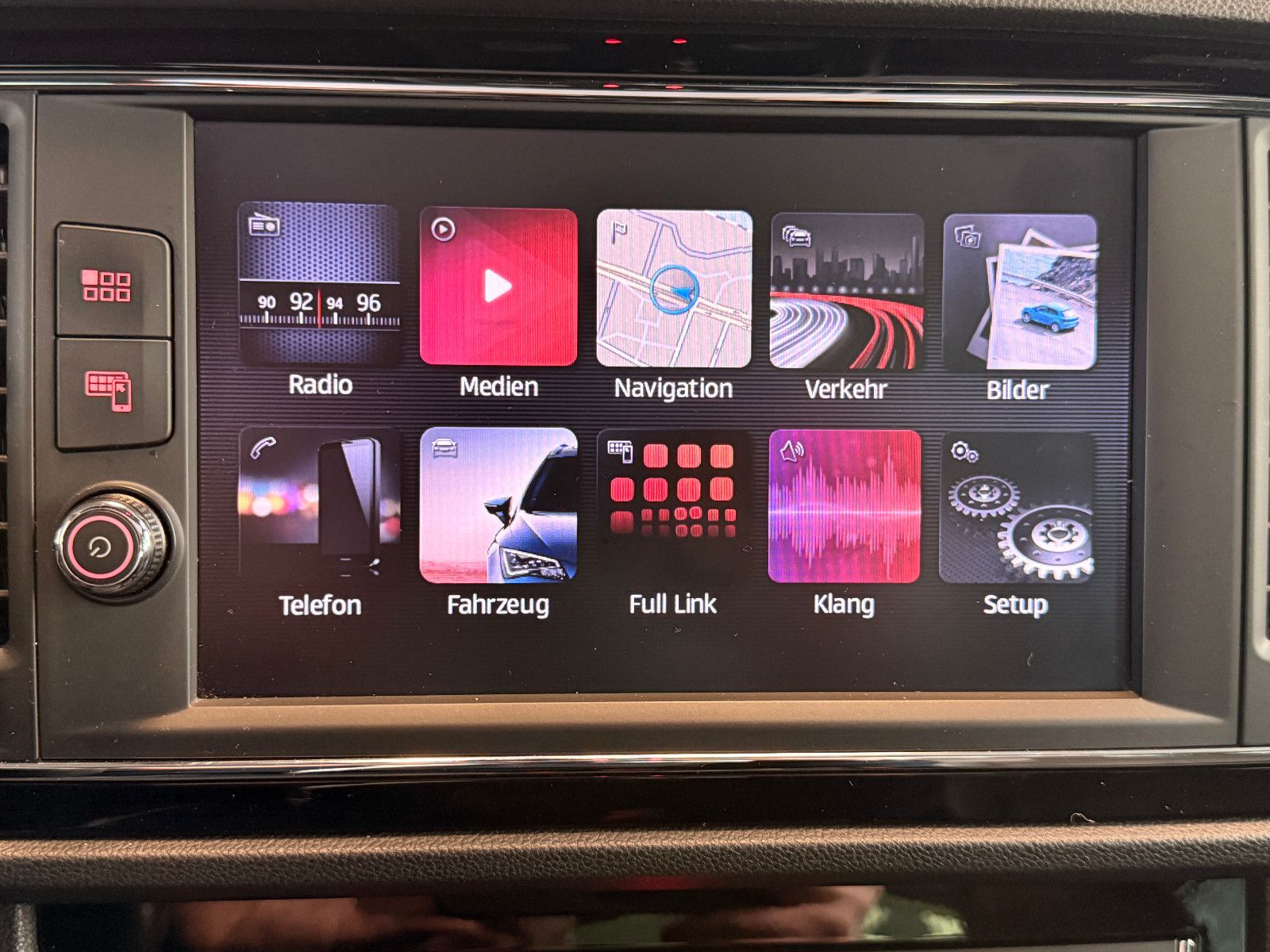 Fahrzeugabbildung SEAT Leon ST FR//ACC/LED/PANORAMA/APPLE-CAR/KAMERA