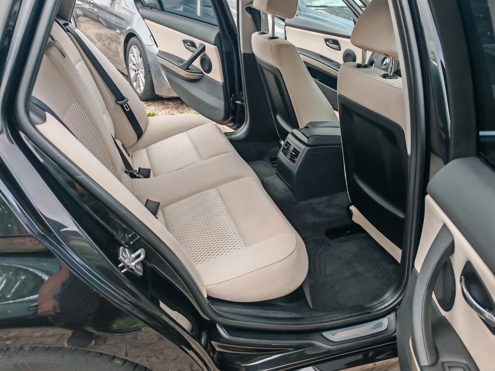 BMW 318 2011 — photo 24