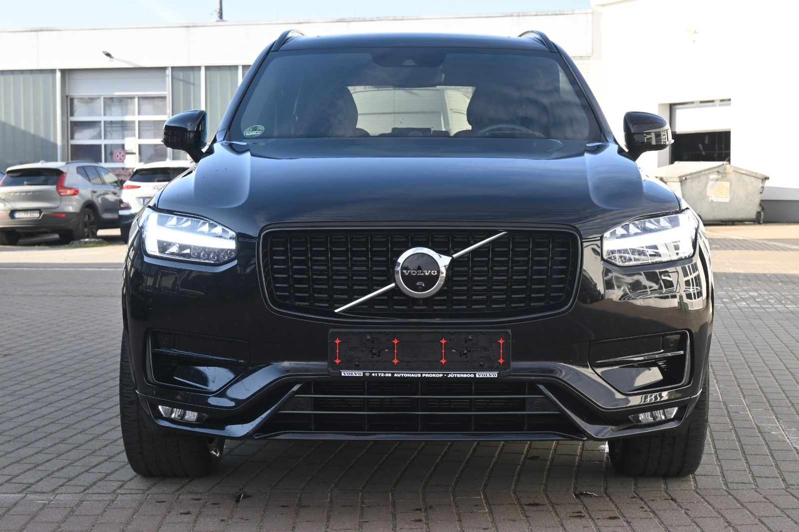 Fahrzeugabbildung Volvo XC90 R Design AWD*B&W*PANO*LUFT*AHK*360*VOLL