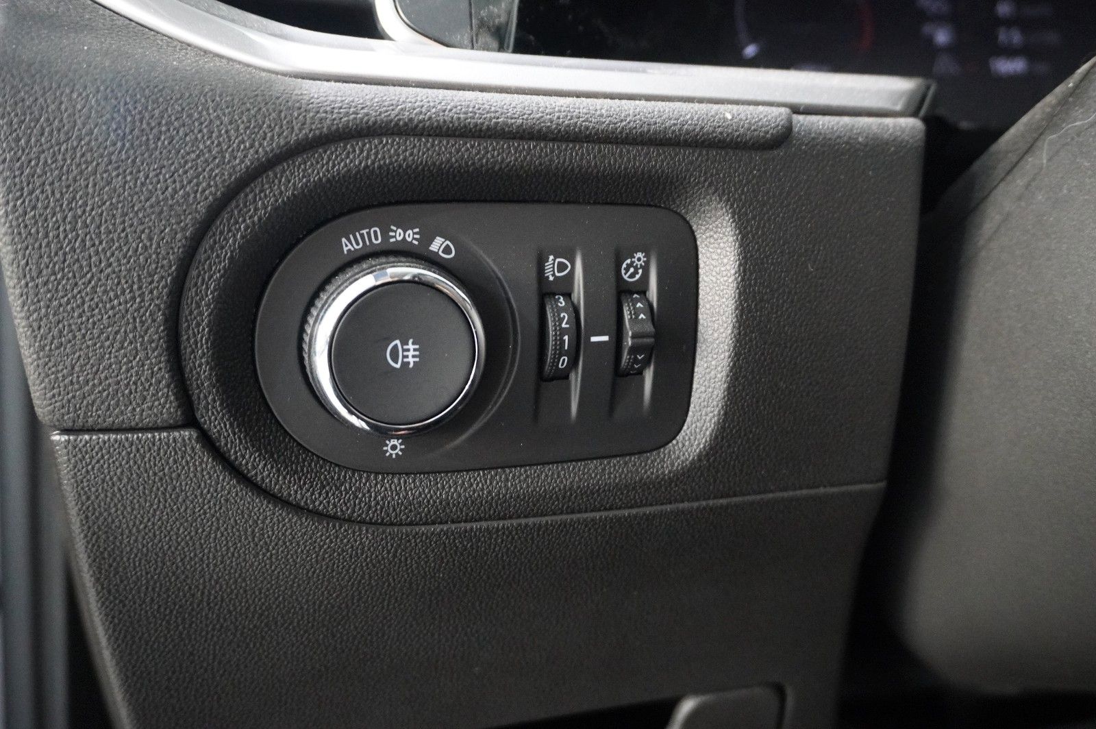 Fahrzeugabbildung Opel Grandland (X) 1.2T GS SPORT NAVI/LED/KAMERA/DAB+
