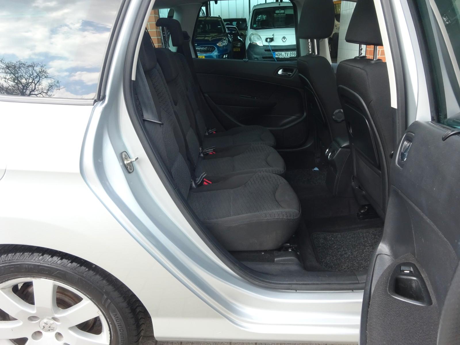 Peugeot 308 2011 — photo 8