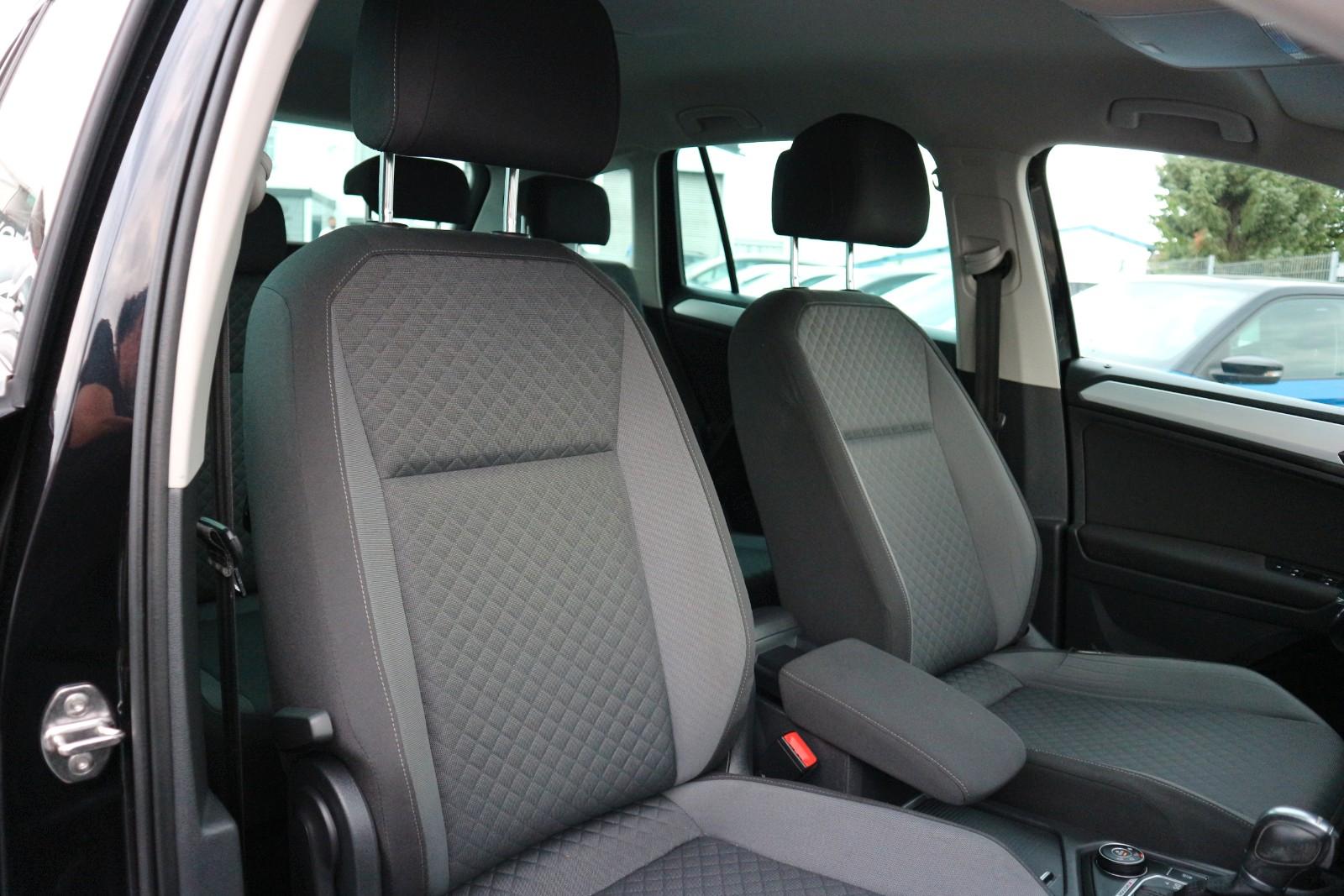 Volkswagen Tiguan 4Motion DSG Navi ACC PDC AHK CarPlay Spur
