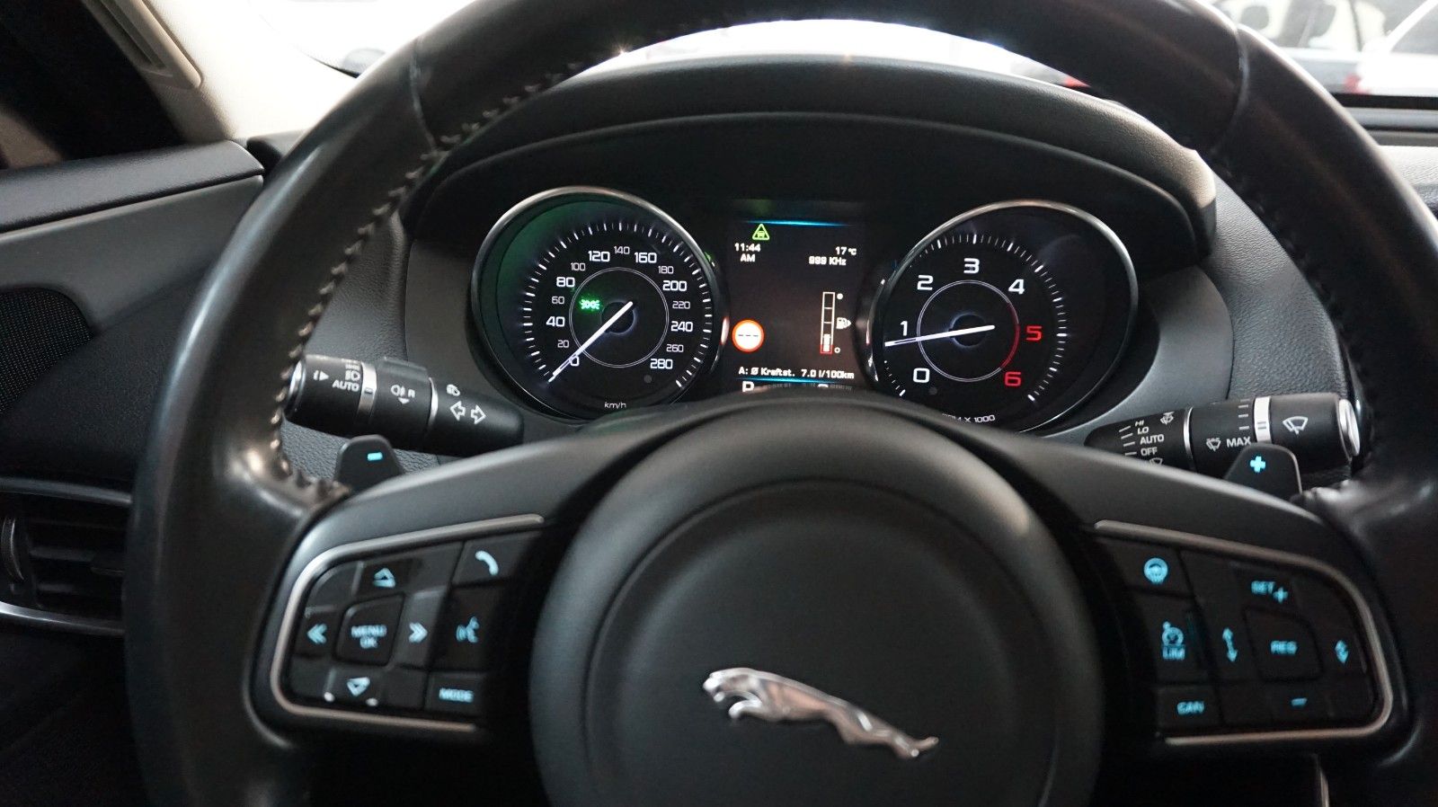 Fahrzeugabbildung Jaguar XE Prestige