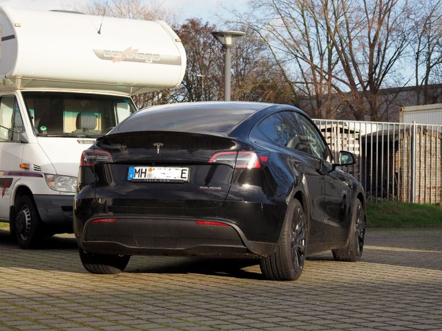 Limousine Tesla Y Performance Dual Motor AWD. Autopilot. 21" Alu bei Caravan-Herrmann in Mülheim an der Ruhr