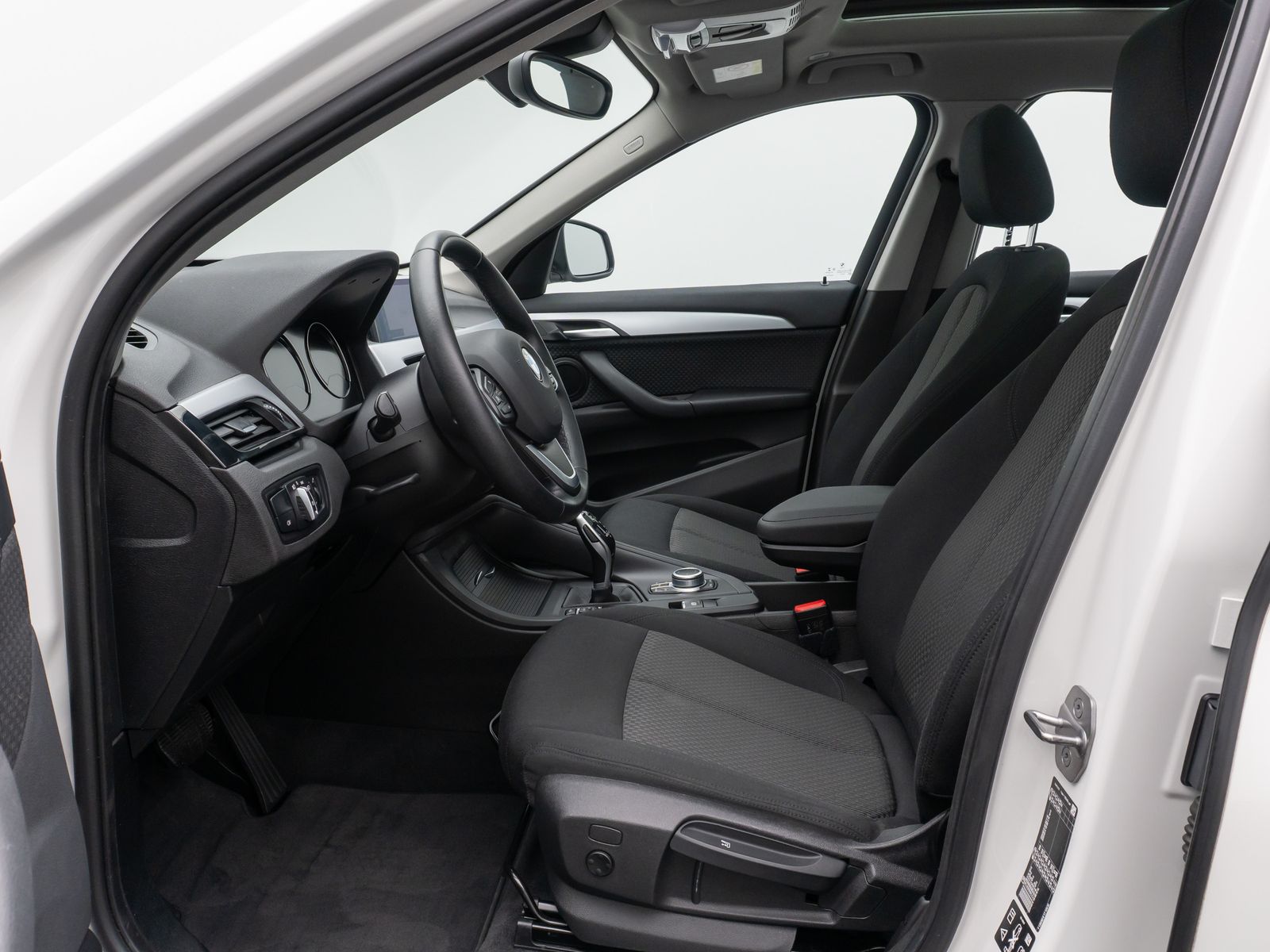 Fahrzeugabbildung BMW X1 xD18d Navi DAB Lordos GeschwindigReg Panorama