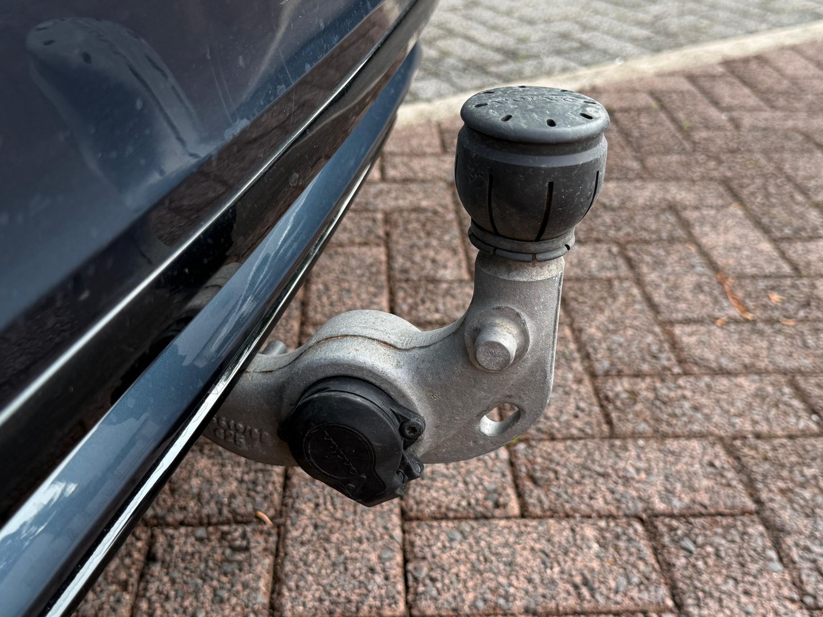 Fahrzeugabbildung Volvo V60 D4 Aut. R Design LED+NAV+AHK+SHZ+PANO+360°+