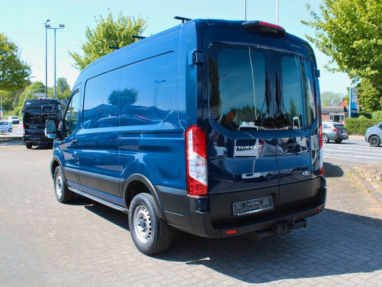 Fahrzeugabbildung Ford Transit L2 H2 Kasten LKW AHK PDC Kamera uvm.
