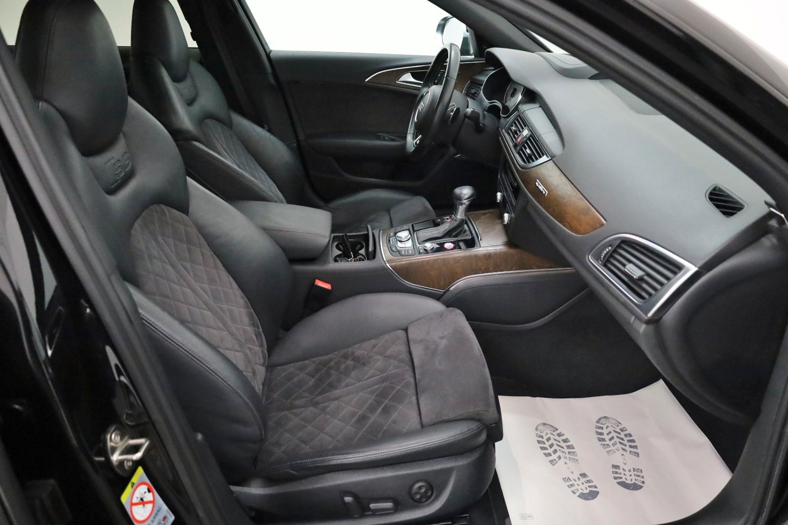 Fahrzeugabbildung Audi S6 Avant 4.0 TFSI quattro Leder,Navi,LED,HUD,Pan