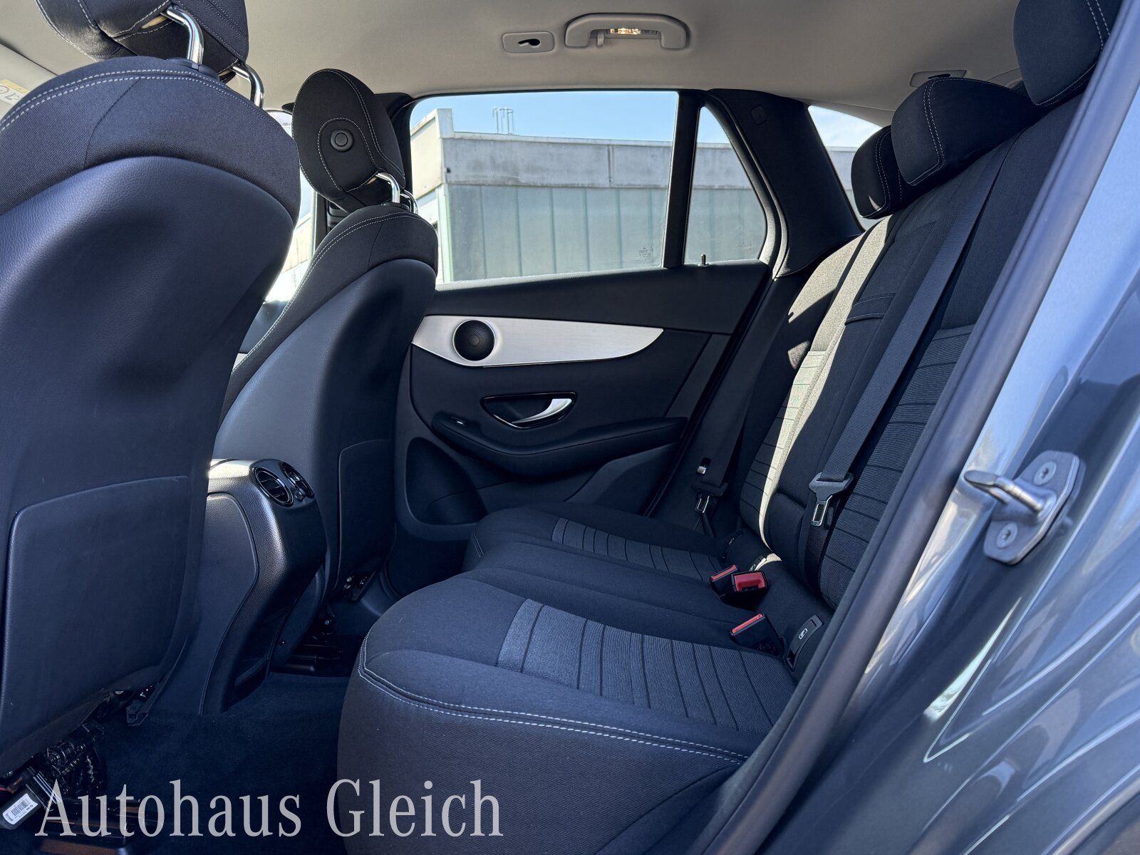 Fahrzeugabbildung Mercedes-Benz GLC 220 d 4Matic Navi/Keyless Go Startanlage/LED