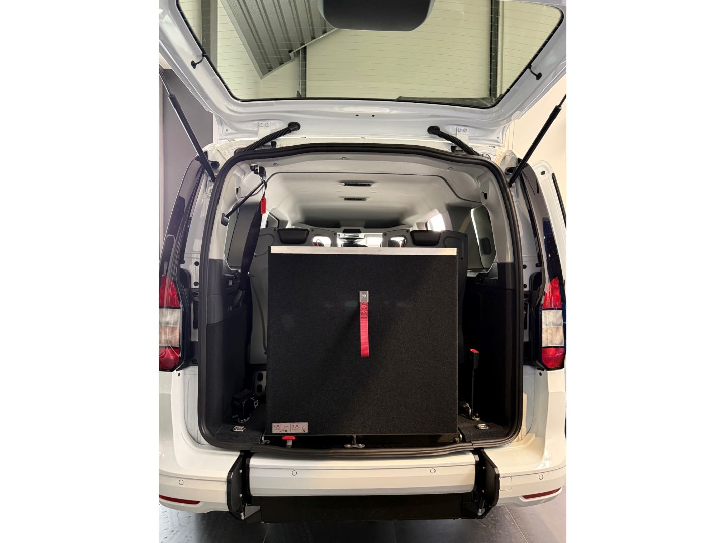 Fahrzeugabbildung Ford Tourneo Connect Personen/Behindertentrans. 7 Per