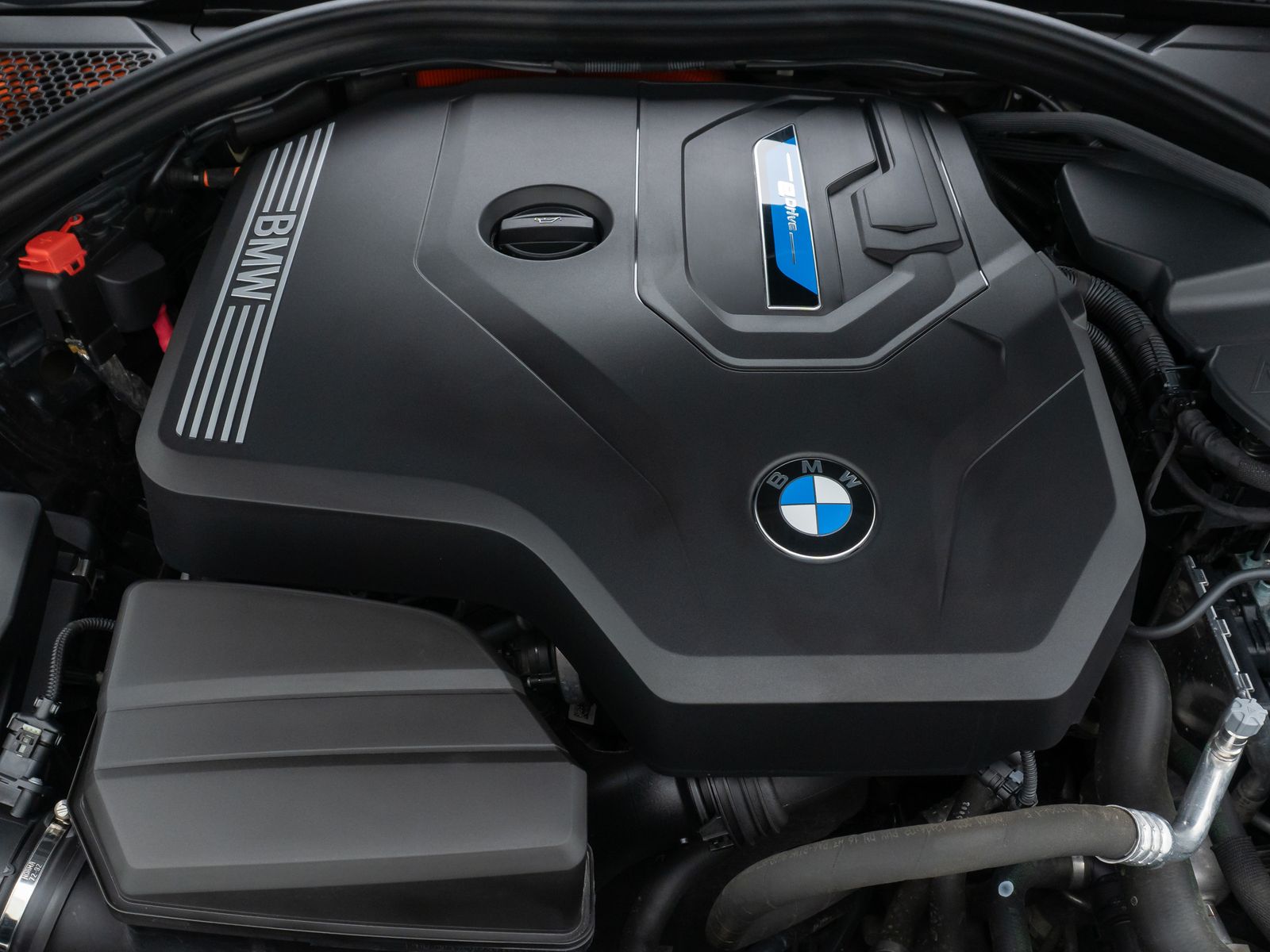 Fahrzeugabbildung BMW 330e xD M Sport DAB Memory AHK HUD Individual