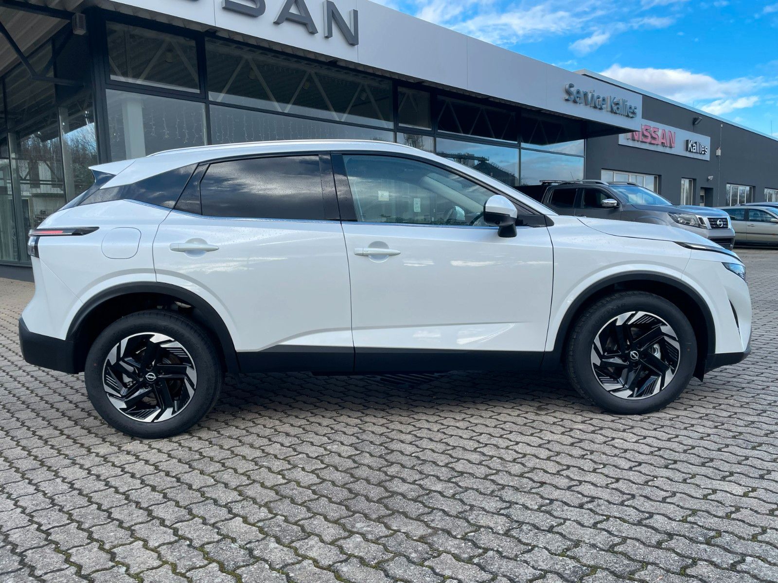 Fahrzeugabbildung Nissan Qashqai 1.3 DIG-T MHEV AT N-Connecta WINTERPAKET