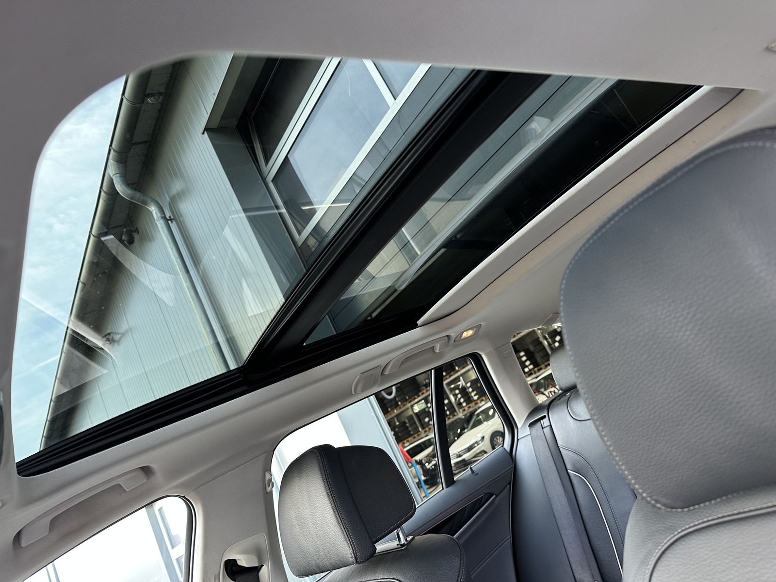 Fahrzeugabbildung BMW 520d Touring Luxury-Line NAV+LASER+PANO+HUD+360°