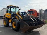 JCB 409 Stage SV 40km/h, Zusatzhydr., Gabel + Besen - JCB Baggerlader
