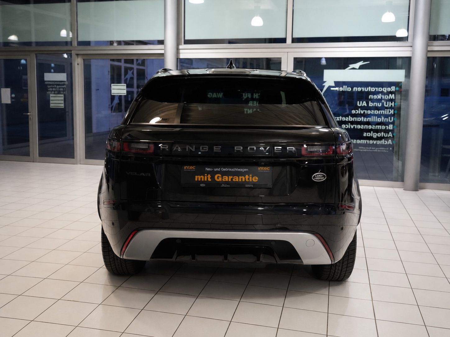 Land Rover Range Rover Velar 2.0 P250 R-DYNAMIC AWD 13tkm foto 5