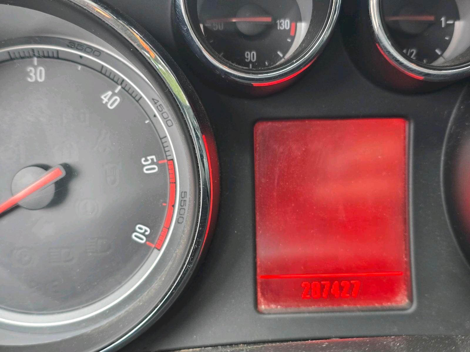 Opel Insignia 2010 — photo 10