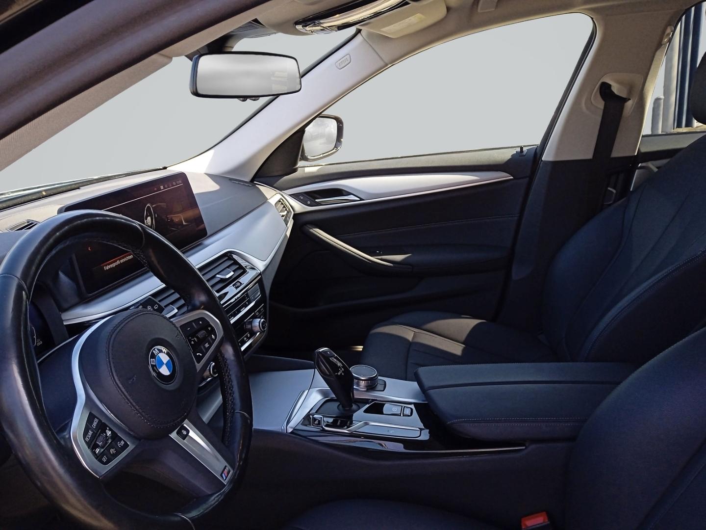 BMW 530 d xDrive Tour+HUD+KAMERA+ACC+AHK+LENKRADHZG+