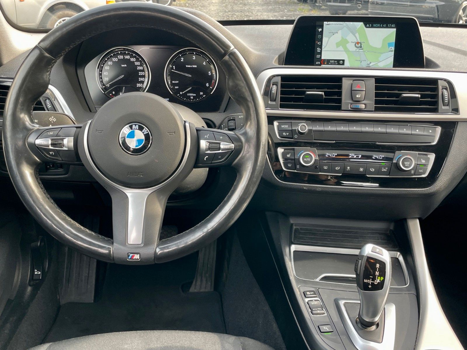 Fahrzeugabbildung BMW 120d 5-Türer Aut. Navi LED AHK Glasdach M SPORTL