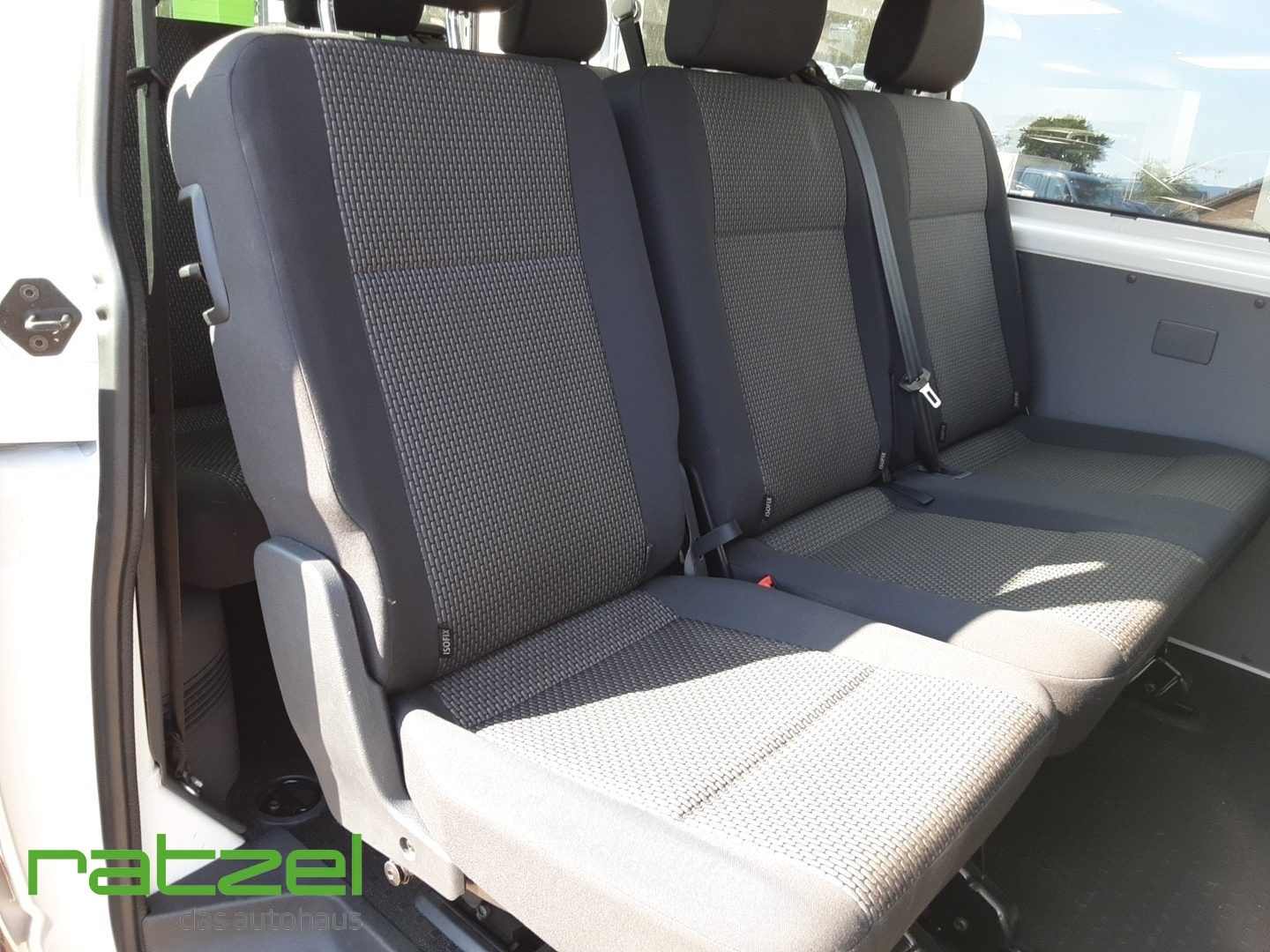 Fahrzeugabbildung Volkswagen T6.1 Kombi KR 2.0 TDI 9-Sitzer Anhängerkupplung