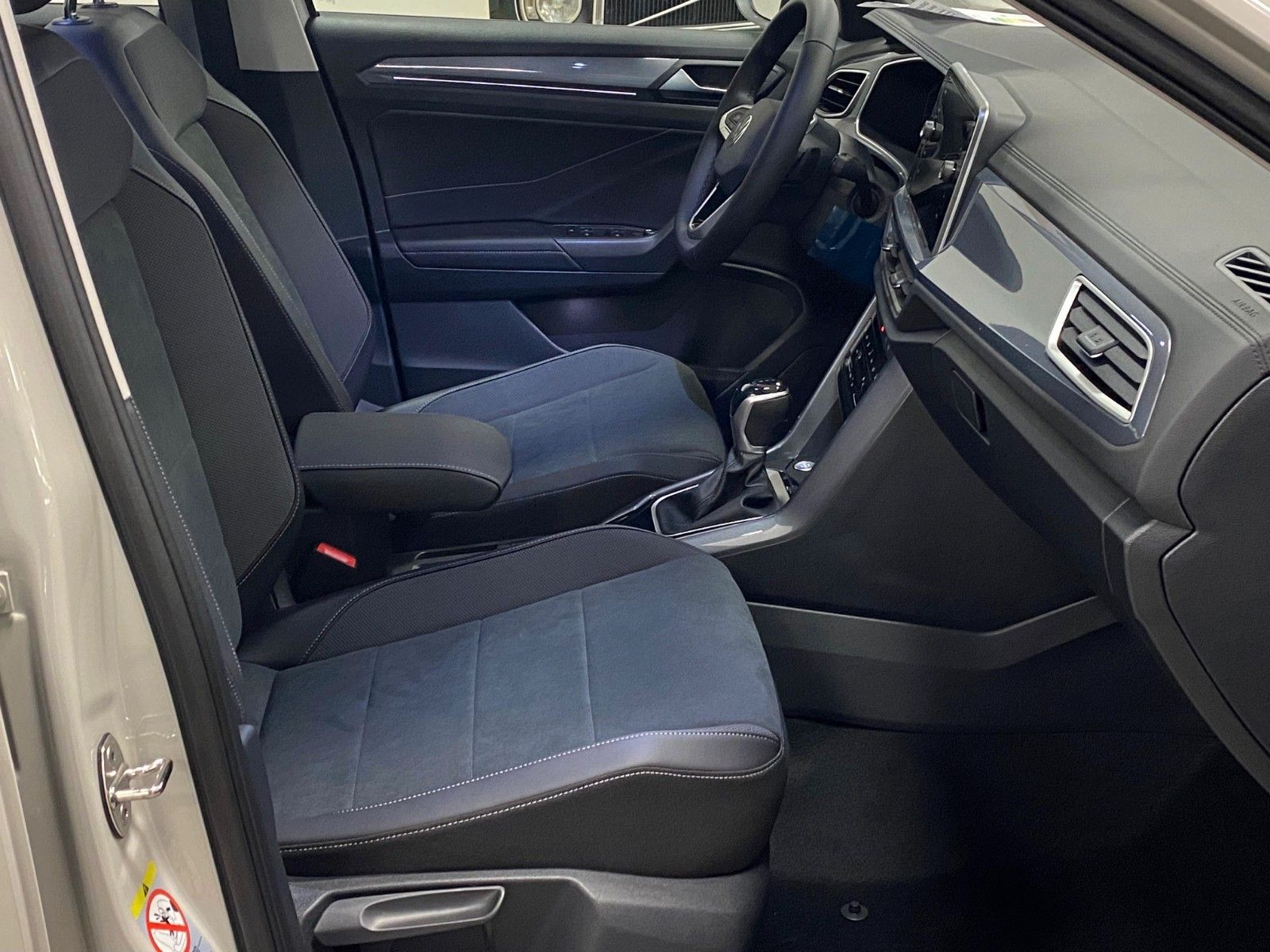 Fahrzeugabbildung Volkswagen T-Roc 1.5 TSI  DSG Style+Sportedition+Stauassist