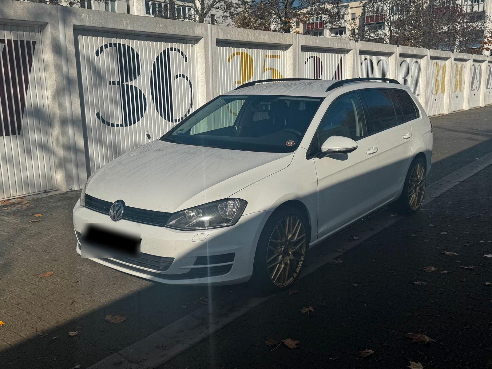 Volkswagen Golf 2014 — rear view