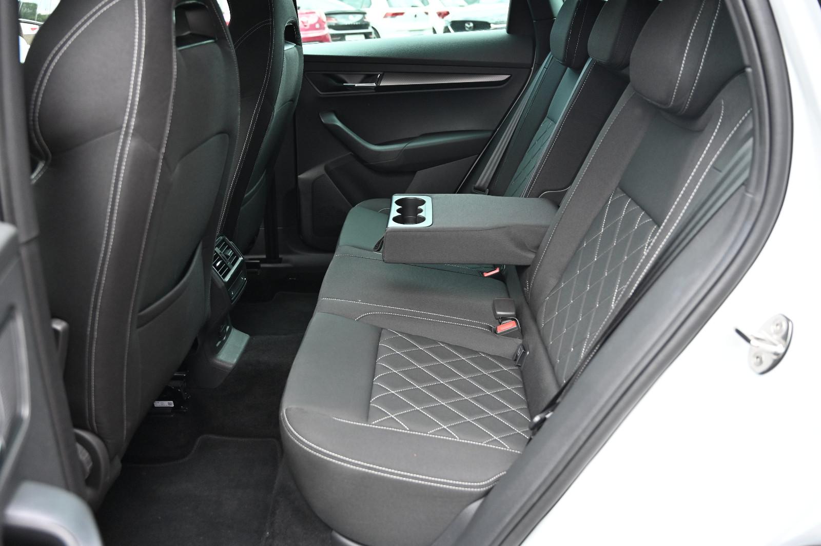 Skoda Karoq 1.5 TSI Sportline Navi CarPlay LED PDC