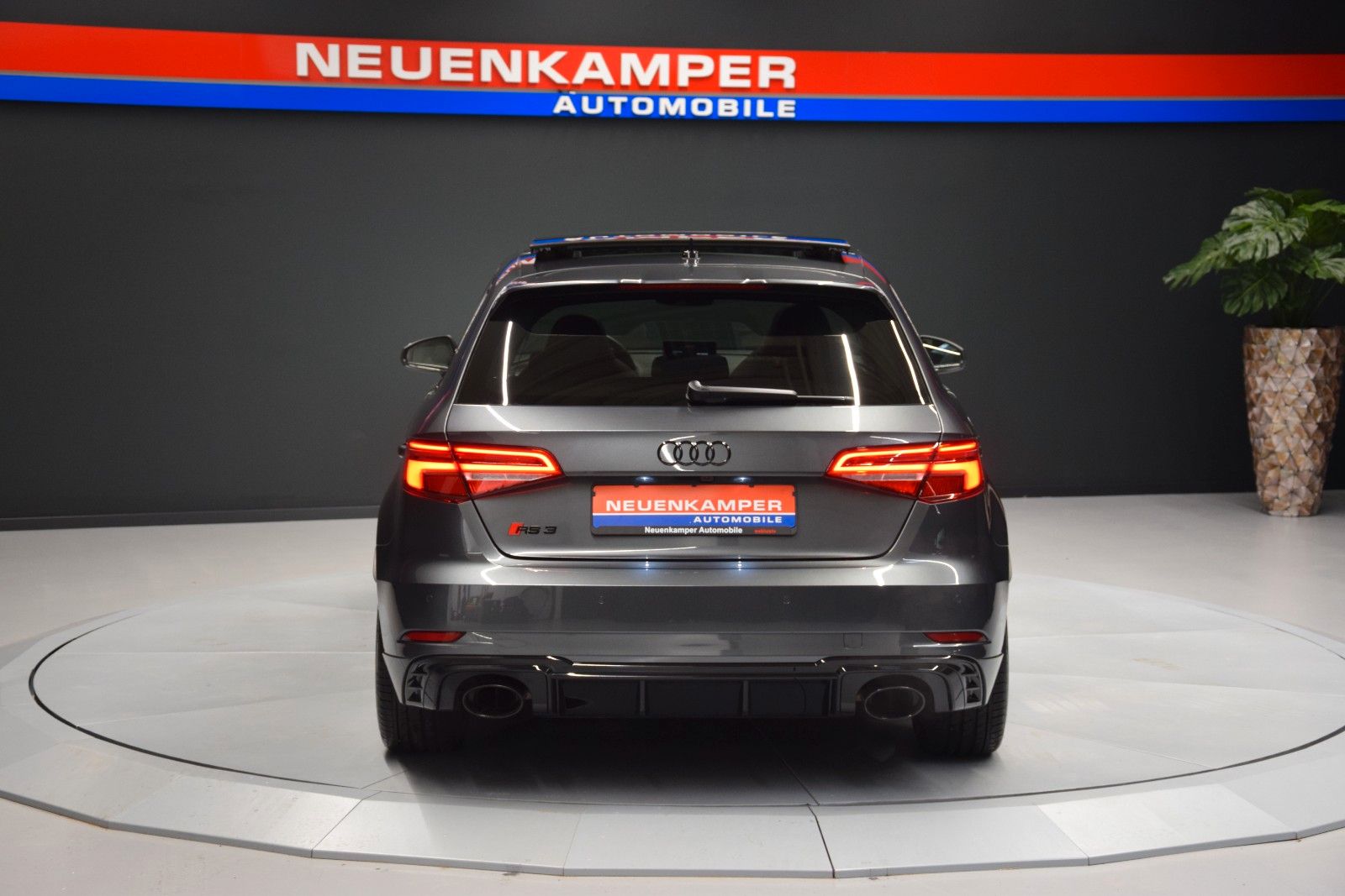 Fahrzeugabbildung Audi RS3 Sportback 2.5 TF quattro Pano B&O Schale ACC
