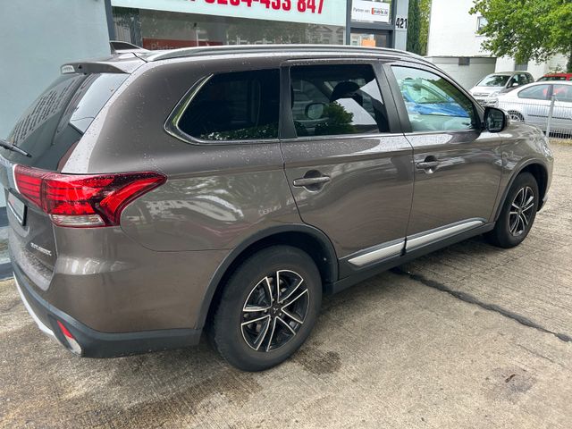 Fahrzeugabbildung Mitsubishi Outlander Edition 100+CarPlay+SHZ+Kamera+1.Hand