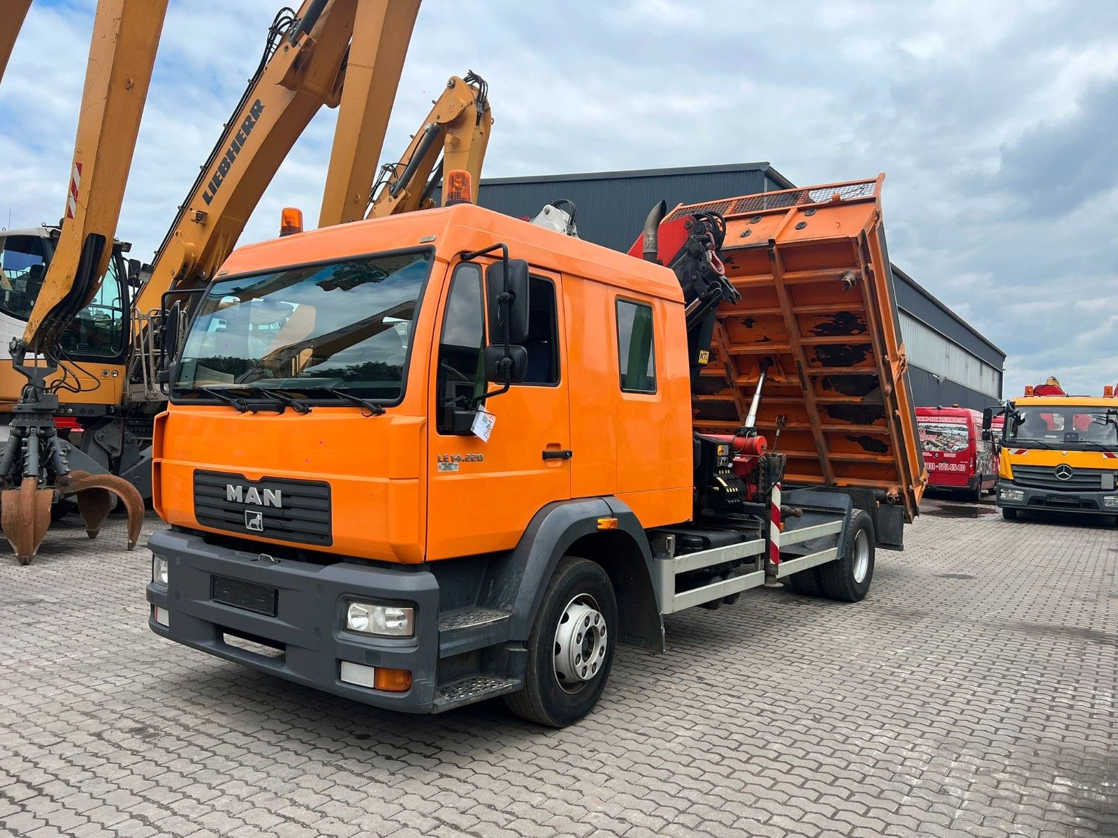 Fahrzeugabbildung MAN LE 14.220/Palfinger PK 12502/3.Seitenkipper/Doka