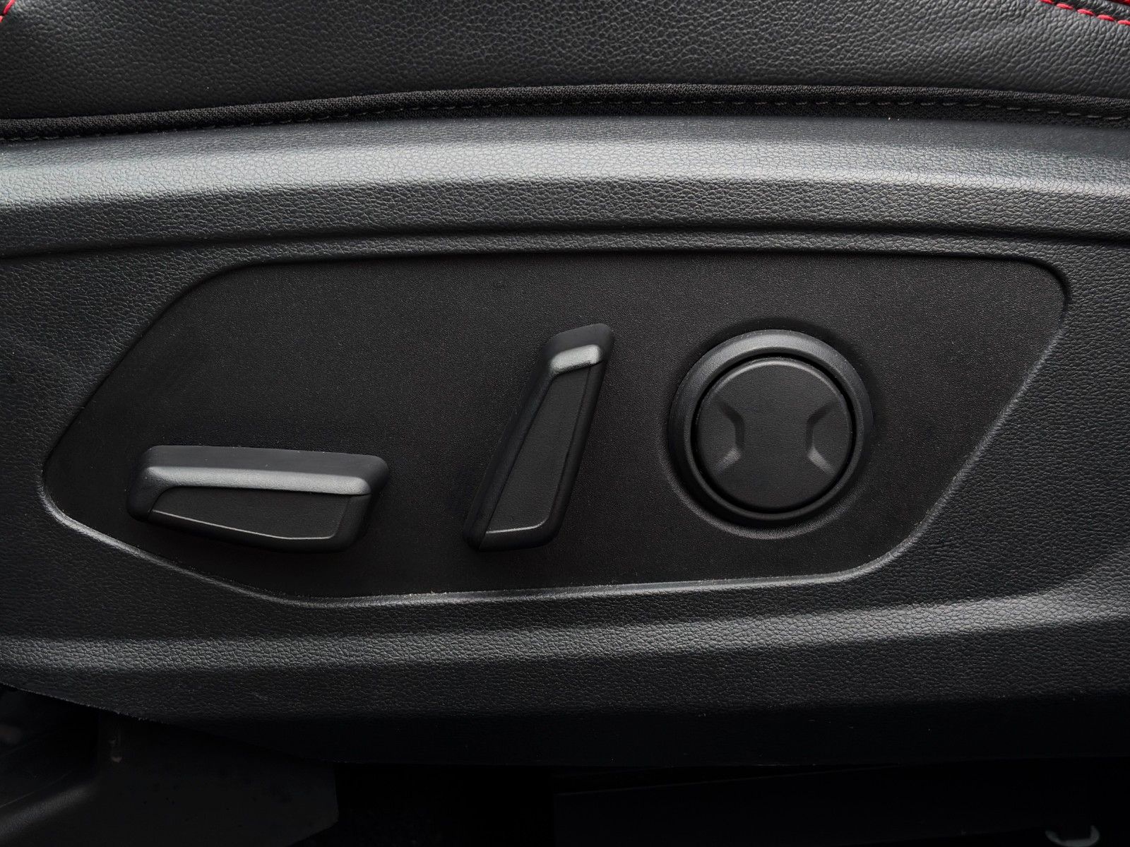 Fahrzeugabbildung Hyundai Tucson 1.6 T-GDI N-Line PHEV 4WD 360° ACC LHZ