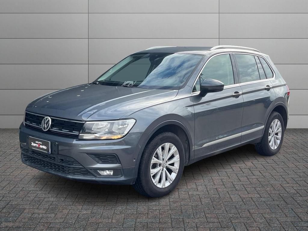 Volkswagen Tiguan - 1