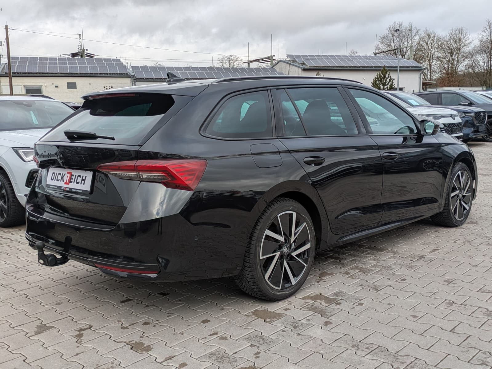 Fahrzeugabbildung SKODA Octavia 1.5 DSG Sportline PANO*MATRIX*AHK*5J.GAR