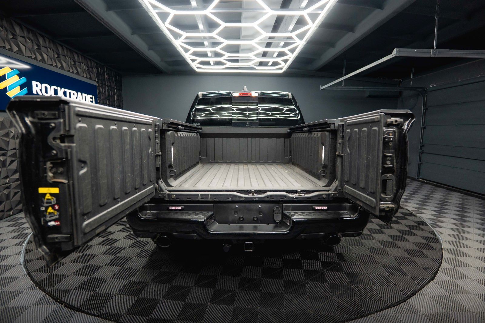 Fahrzeugabbildung Dodge RAM 5.7 V8 HEMI 4x4 REBEL LIMITED RamBox ACC 19%