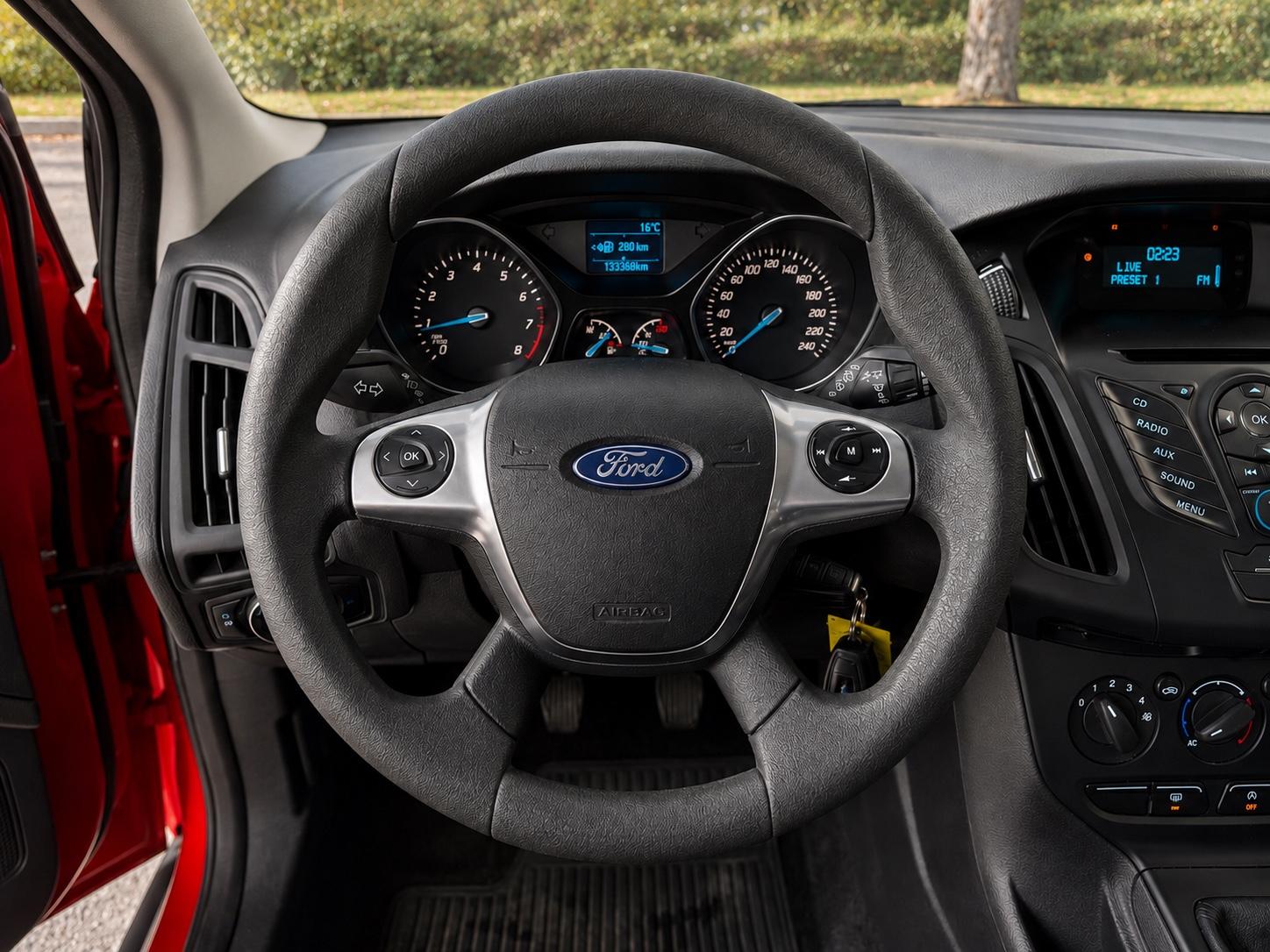 Ford Focus 2014 — photo 9